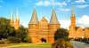 L�beck, Holstentor, links St. Marien en rechts St. Petri